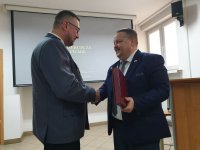 na zdjęciu komendant KPP Mońki oraz burmistrz miasta Moniek
